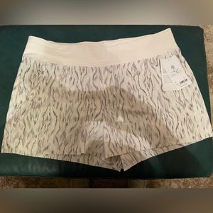 NWT- Athlete Trekkie North - Ifat Magnolia - 18